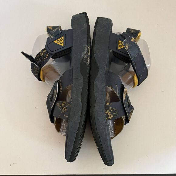 Shoes - Picture 6 of 9